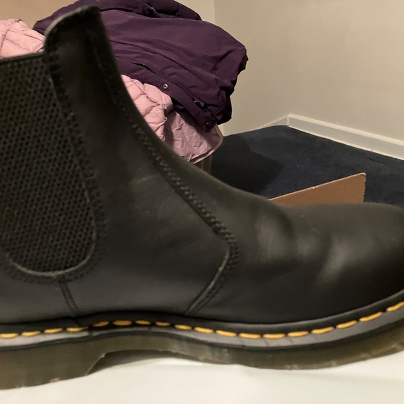 Dr. Martens women’s size nine leather Chelsea boots - Picture 13 of 16